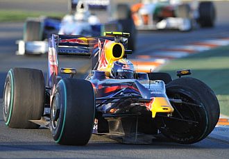 1238322610_0 Red Bull ha sido multado por ordenar a Vettel seguir en pista con el coche así