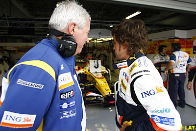 Pat Symonds con Fernando Alonso