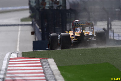 Alonso ha tenido que aprovechar cada centimetro de la pista y más para colocarse en primera fila de la parrilla