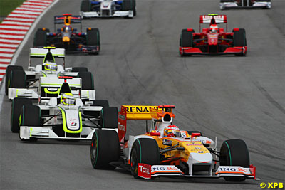 xpb_295108_hires Toda una hazaña de Alonso, saliendo 9º por delante de Button que salía en la Pole