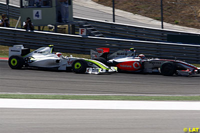 Barrichello y Kovalainen mantuvieron un bonito duelo