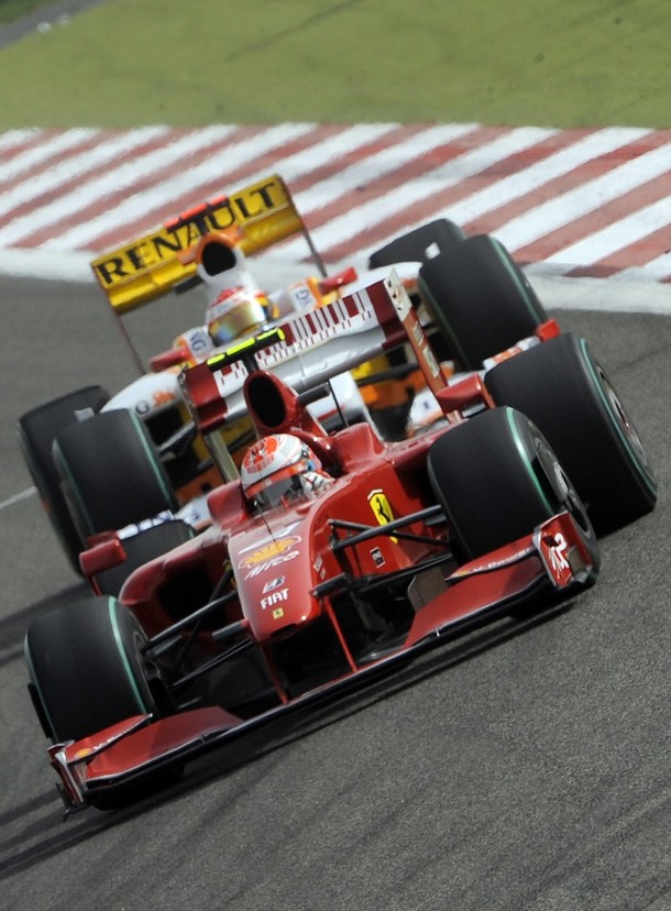 AUTO-F1-PRIX-BAHRAIN-RAIKKONEN-ALONSO