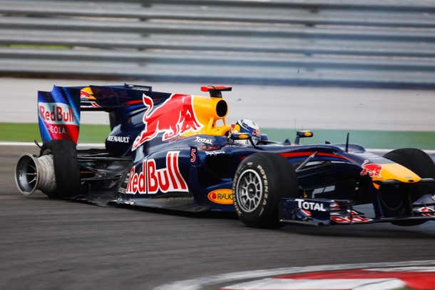 El coche de Sebastian Vettel tras el accidente con su compañero Mark Webber
