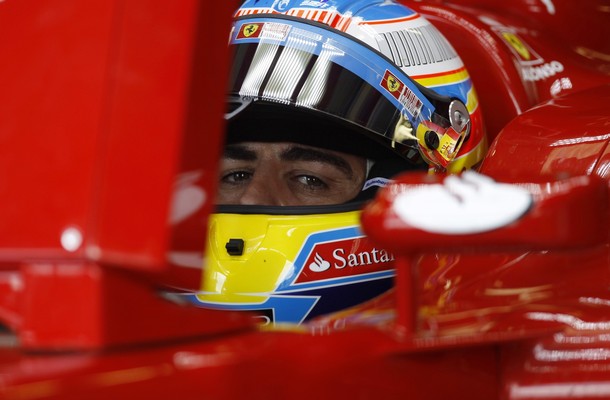 Fernando Alonso montado en su Ferrari F10