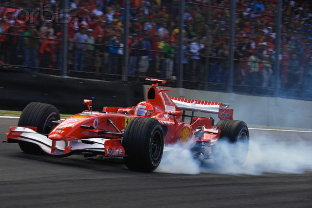 Michael Schumacher bloquea los frenos en el GP de Brasil 2006