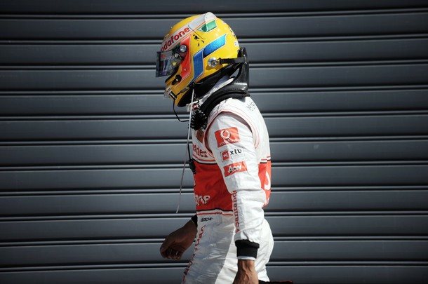 Hamilton tras su abandono en el GP de Italia 2010