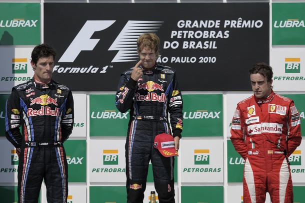 Mark Webber, Sebastian Vettel y Fernando Alonso en el podio del GP de Brasil 2010