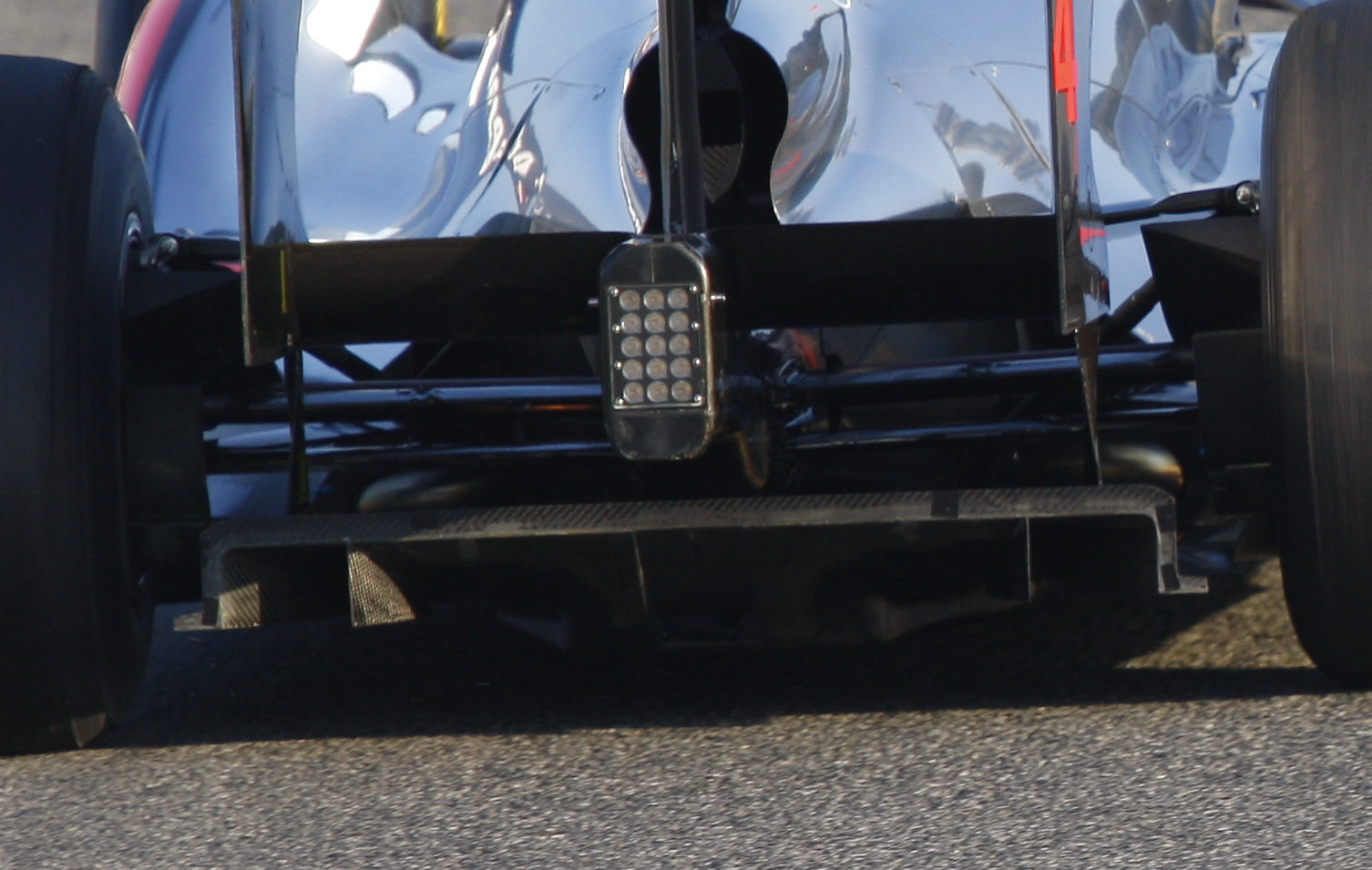 Los misteriosos escapes del McLaren MP4-26