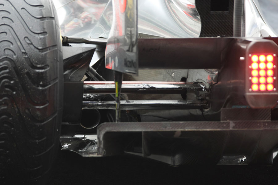 Los misteriosos escapes del McLaren MP4-26