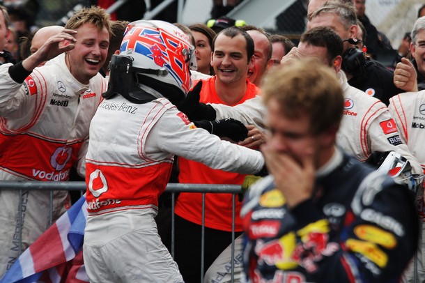 Jenson Button celebra su triunfo en el GP de Canadá 2011