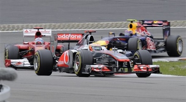 Lewis Hamilton, Fernando Alonso y Mark Webber durante el GP de Alemania 2011