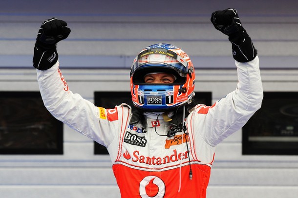 Jenson Button celebra la victoria tras el GP de Hungría 2011