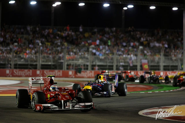 Fernando Alonso y Sebastian Vettel en el GP de Singapur 2010 Fernando Alonso y Sebastian Vettel en el GP de Singapur 2010