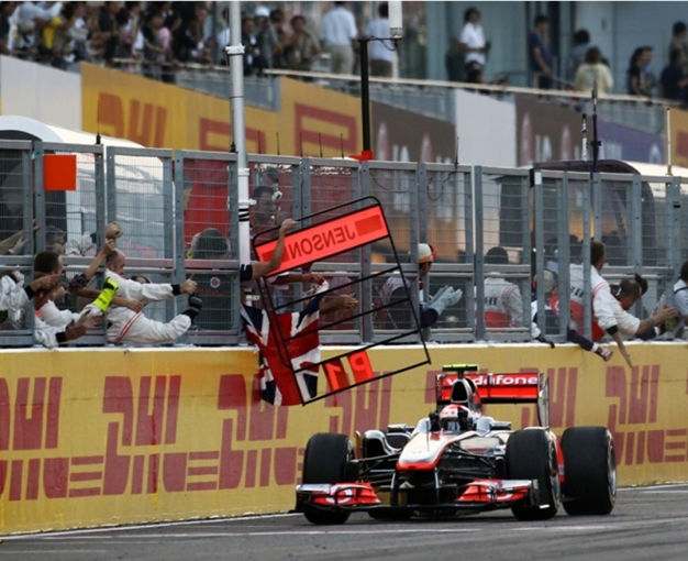 Button logra la victoria en el GP Japón 2011