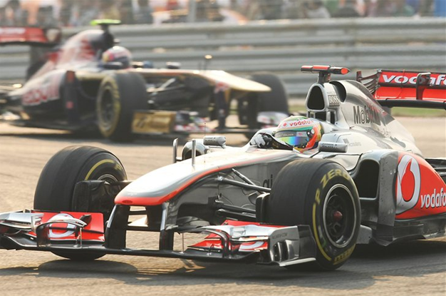 Hamilton en la primera carrera de la India. 2011