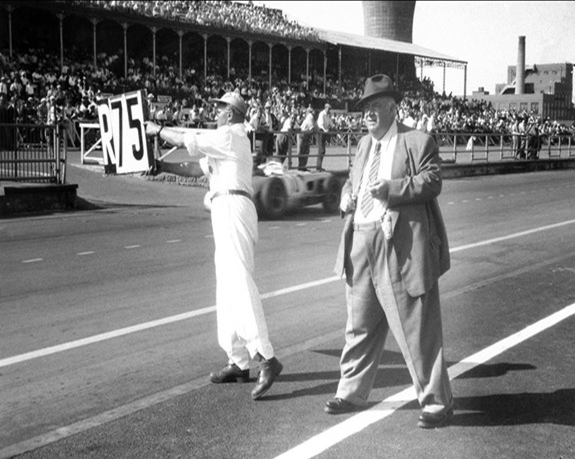 Neubauer siempre expectante. GP Inglaterra 1955
