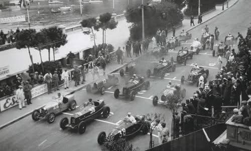 Salida Mónaco 1932, con los diferentes colores de coches según nacionalidad