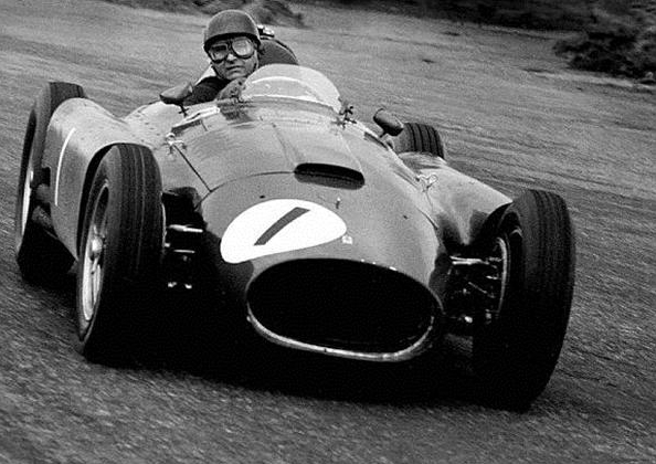 Juan Manuel Fangio con el Ferrari D50 durante el GP de Gran Bretaña de 1956