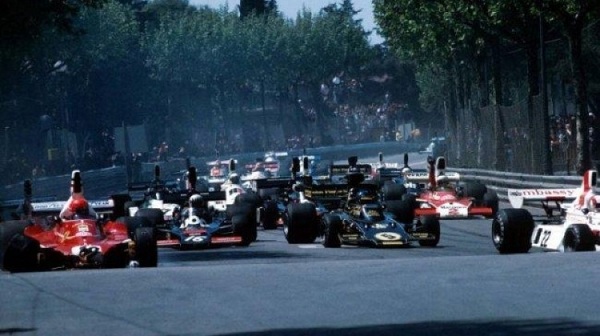 Primera curva GP España 1975