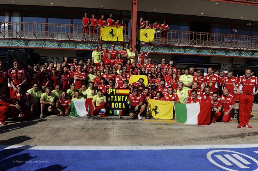 Fernando Alonso y Ferrari celebran su triunfo en el GP de Europa 2012