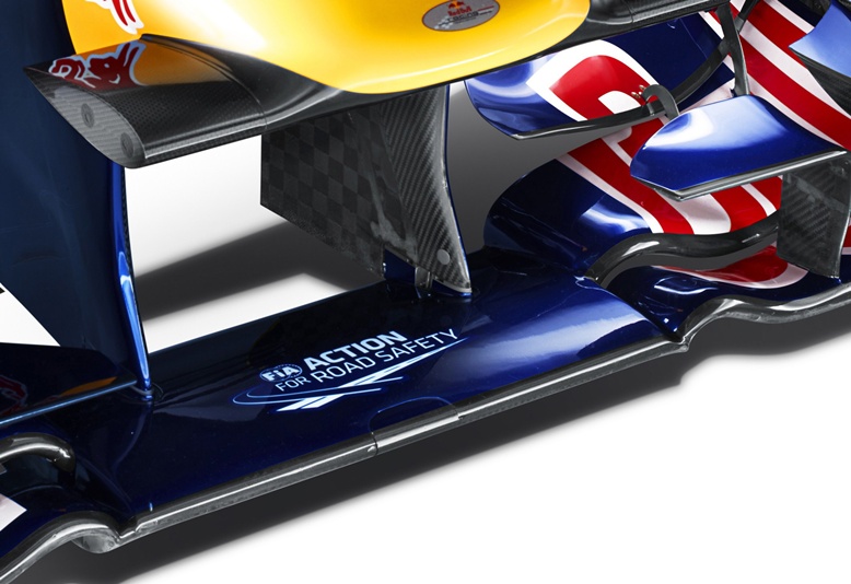 Sección central del alerón delantero del Red Bull RB8