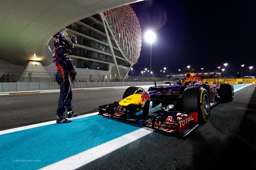 Sebastian Vettel tras tener que parar en la calificación del Gran Premio de Abu Dabi 2012