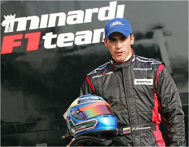 Participa en un test de jóvenes pilotos de Minardi F1 Team. Italia 2004