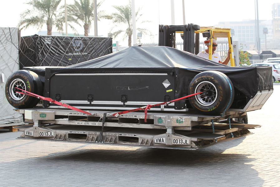 Descarga de un F1 en los test de jóvenes pilotos en Abu Dabi 2012