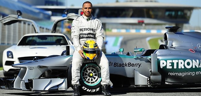 Lewis Hamilton en la presentación del Mercedes