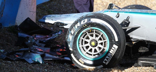 Lewis Hamilton, Jerez 2013, Mercedes W04, crash
