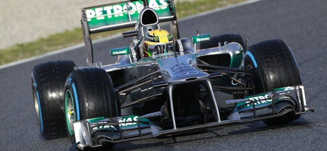 Lewis Hamilton durante los tests de pretemporada 2013 en Montmeló