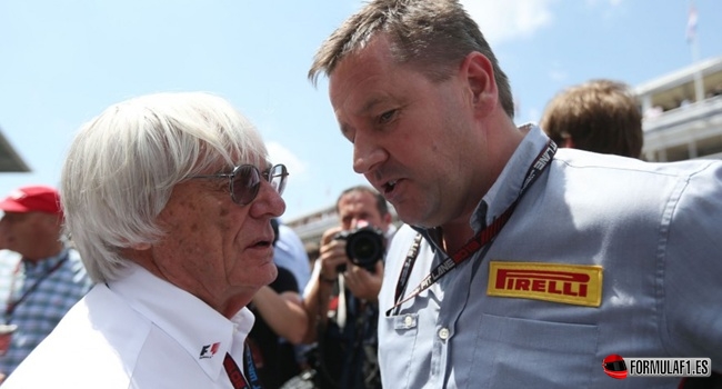 Bernie Ecclestone habla con Paul Hembery