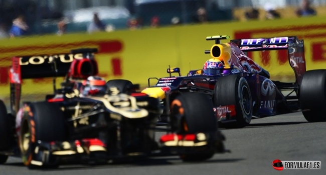 Kimi Raikkonen y Mark Webber durante el GP de Gran Bretaña 2013