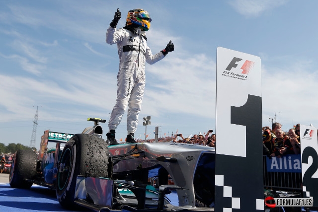 Lewis Hamilton tras vencer en Hungría 2013