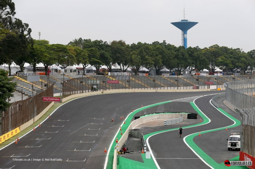 interlagos-2014-pit-entry-2-886x590