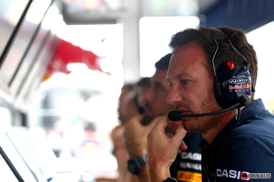 SAO PAULO, BRAZIL - NOVEMBER 15: Infiniti Red Bull Racing Team Principal Christian Horner works on the pit wall during the Formula One Grand Prix of Brazil at Autodromo Jose Carlos Pace on November 15, 2015 in Sao Paulo, Brazil. (Photo by Mark Thompson/Getty Images) // Getty Images/Red Bull Content Pool // P-20151115-00644 // Usage for editorial use only // Please go to www.redbullcontentpool.com for further information. //