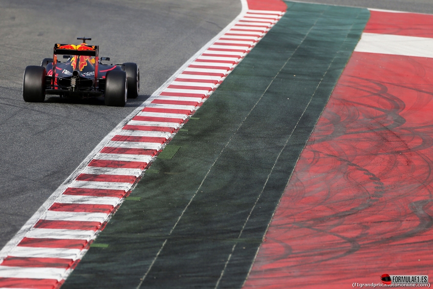 Daniel Ricciardo (AUS) Red Bull Racing RB11. 23.02.2016.