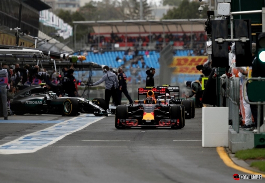 Pitlane Australia libres 1