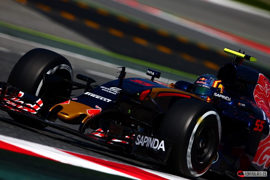 MONTMELO, SPAIN - MAY 13: Carlos Sainz of Spain driving the (55) Scuderia Toro Rosso STR11 Ferrari 060/5 turbo on track during practice for the Spanish Formula One Grand Prix at Circuit de Catalunya on May 13, 2016 in Montmelo, Spain. (Photo by Dan Istitene/Getty Images) // Getty Images / Red Bull Content Pool // P-20160513-00635 // Usage for editorial use only // Please go to www.redbullcontentpool.com for further information. //