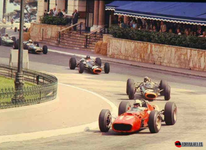 Primera vuelta con Surtees liderando. GP Mónaco 1966