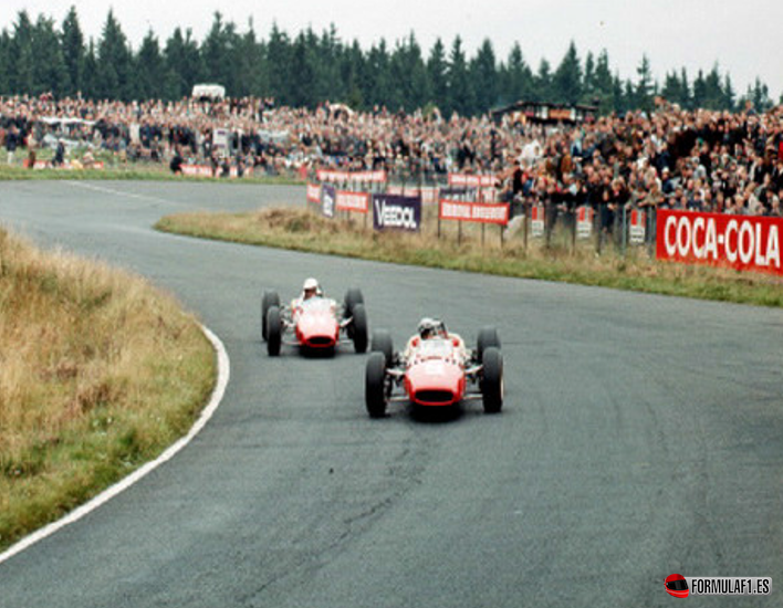 Los pilotos de Ferrari a mitad de carrera. GP Alemania 1966