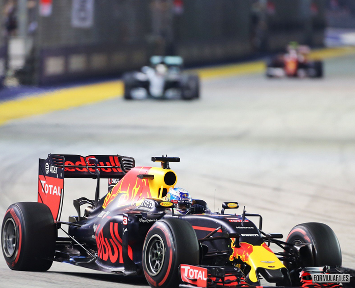 ricciardo-gp-singapur-2016