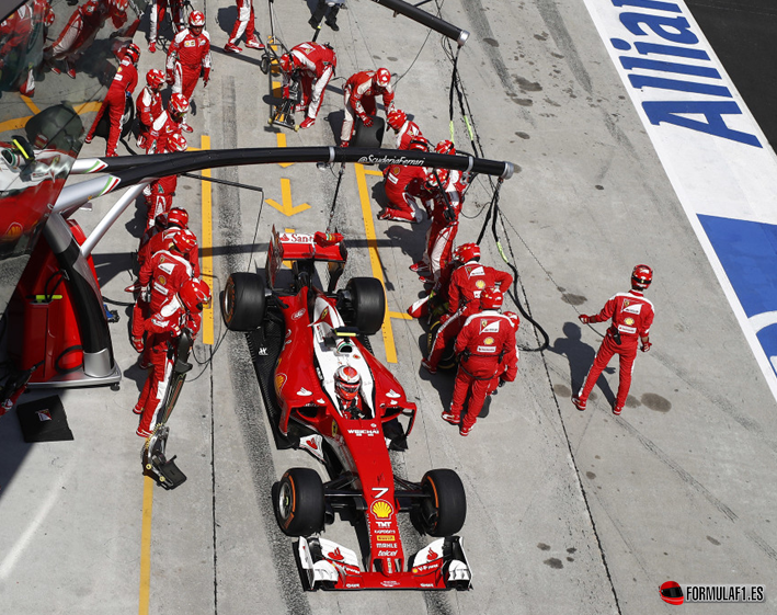 ferrari-pit-stop-gp-malasia-2016