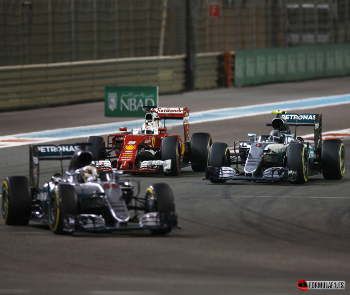 vettel-contra-los-mercedes-gp-abu-dabi-2016