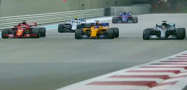 Hamilton y Vettel escoltan a Alonso. GP Abu Dabi 2018